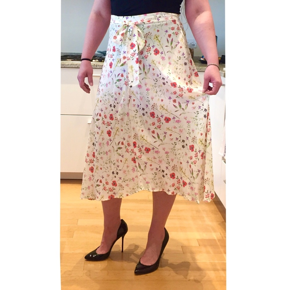 VELVET Swan Floral Midi White Skirt L NWT
